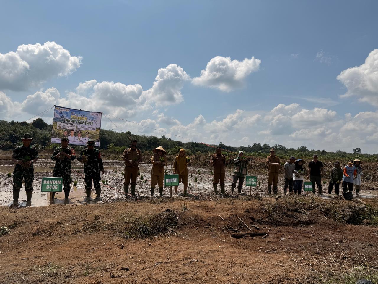 Dalam upaya mendukung program ketahanan pangan serta meningkatkan produktivitas sektor pertanian, Dinas Pertanian dan Perikanan Kabupaten Musi Rawas Utara (Muratara) bersama Kodim 0406 MLM dan Yon TP melaksanakan kegiatan pencanangan Gerakan Tanam Serenta